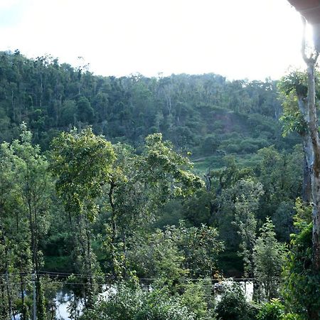 River View Guest House มาดิเครี ภายนอก รูปภาพ