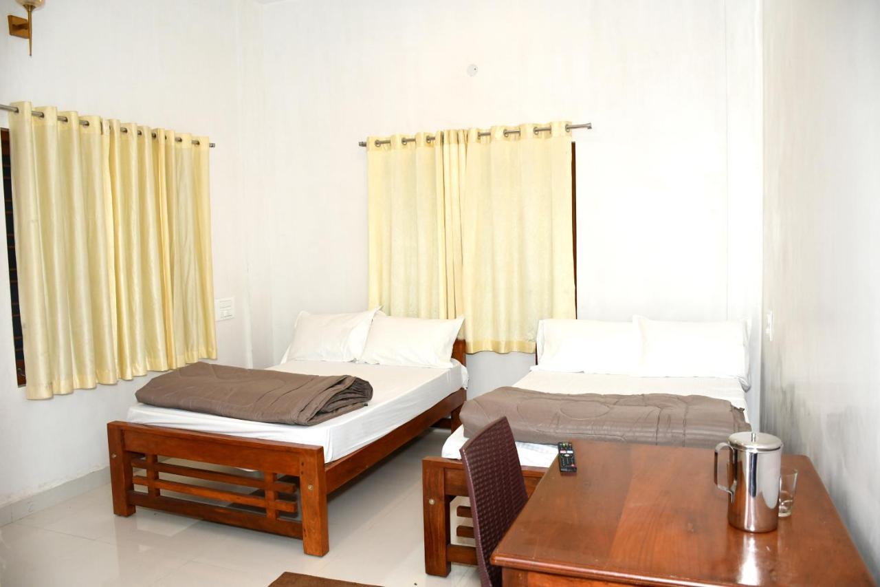 River View Guest House มาดิเครี ภายนอก รูปภาพ