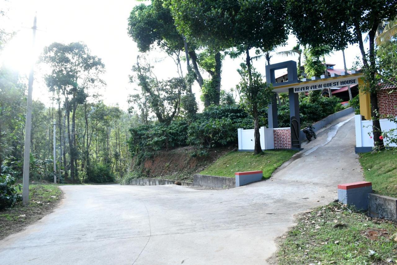 River View Guest House มาดิเครี ภายนอก รูปภาพ
