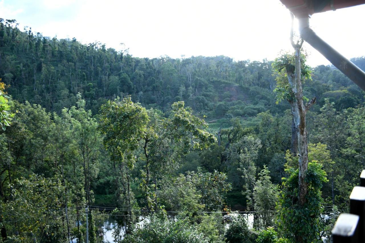 River View Guest House มาดิเครี ภายนอก รูปภาพ
